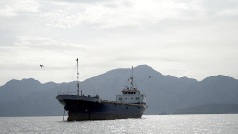 "חור בחדר המנועים": ארה"ב עצרה ספינה איראנית שניסתה לפרוץ המצור 