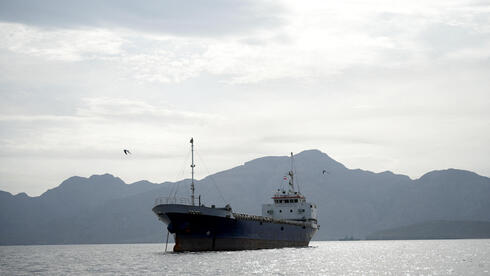 הנפט צולל ב-11% מתחת ל-84 דולר אחרי שאיראן הודיעה על פתיחת הורמוז - וול סטריט בשיא