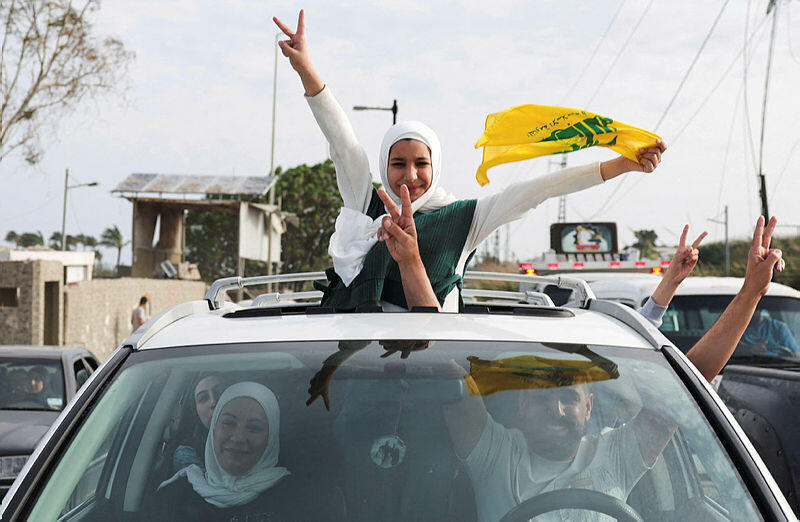 חגיגות בדרום לבנון, היום (צילום: REUTERS/Louisa Gouliamaki) תושבים בדרום לבנון תומכי חיזבאללה אחרי הפסקת האש 17.4.26