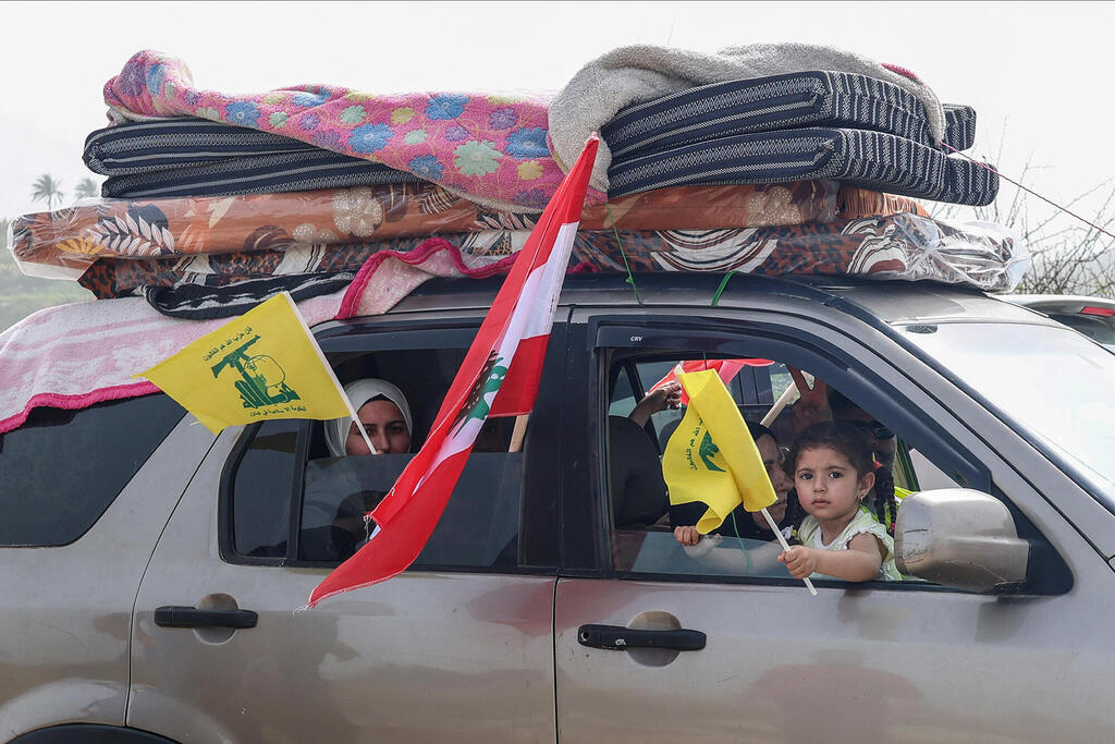 פליטים חוזרים לבתיהם בדרום לבנון אחרי ההכרזה על הפסקת האש