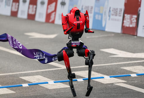 A Chinese robot completes a half marathon. 