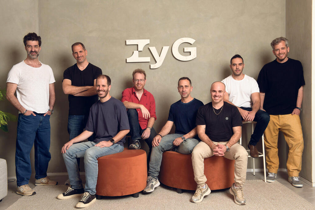 מוסף עצמאות מנהלים מייסדי ZyG מימין עומר קפלן , אייל עמית , נדב אשכנזי , אסף בן עמי , עמרי שטיינמץ , גיא צור , דניאל שנער ו תומר בר זאב