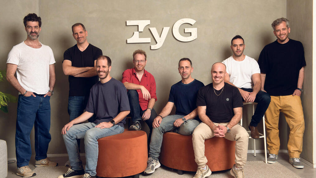 מוסף עצמאות מנהלים מייסדי ZyG מימין עומר קפלן , אייל עמית , נדב אשכנזי , אסף בן עמי , עמרי שטיינמץ , גיא צור , דניאל שנער ו תומר בר זאב