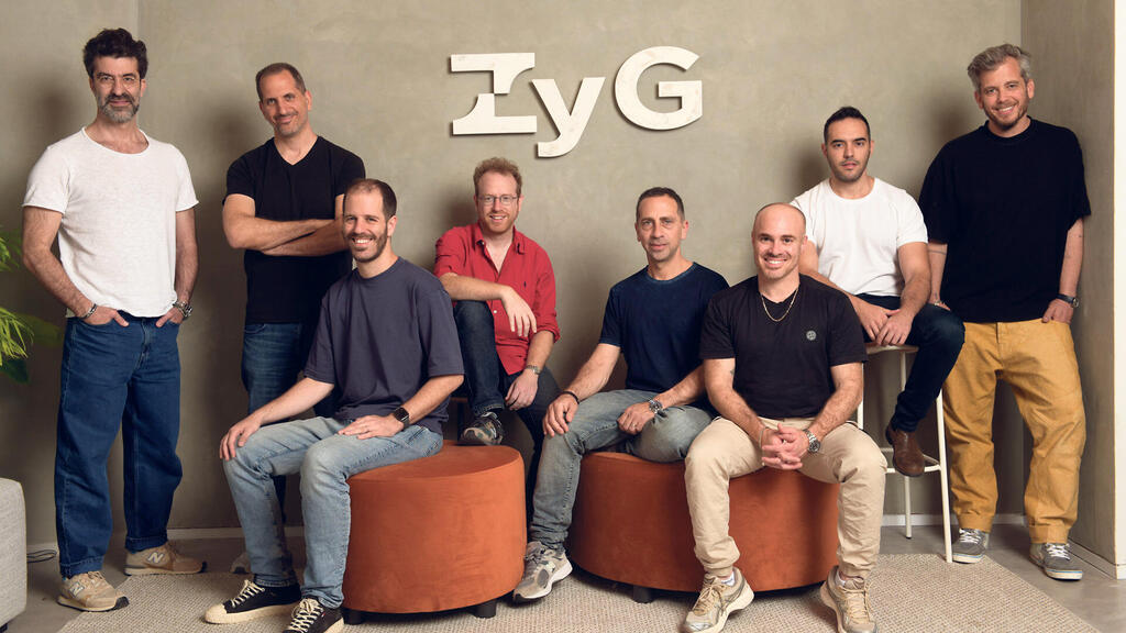 מוסף עצמאות מנהלים מייסדי ZyG מימין עומר קפלן , אייל עמית , נדב אשכנזי , אסף בן עמי , עמרי שטיינמץ , גיא צור , דניאל שנער ו תומר בר זאב