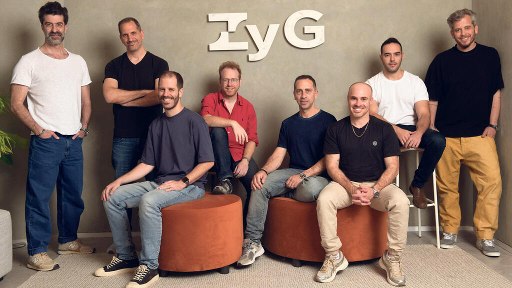 מוסף עצמאות מנהלים מייסדי ZyG מימין עומר קפלן , אייל עמית , נדב אשכנזי , אסף בן עמי , עמרי שטיינמץ , גיא צור , דניאל שנער ו תומר בר זאב