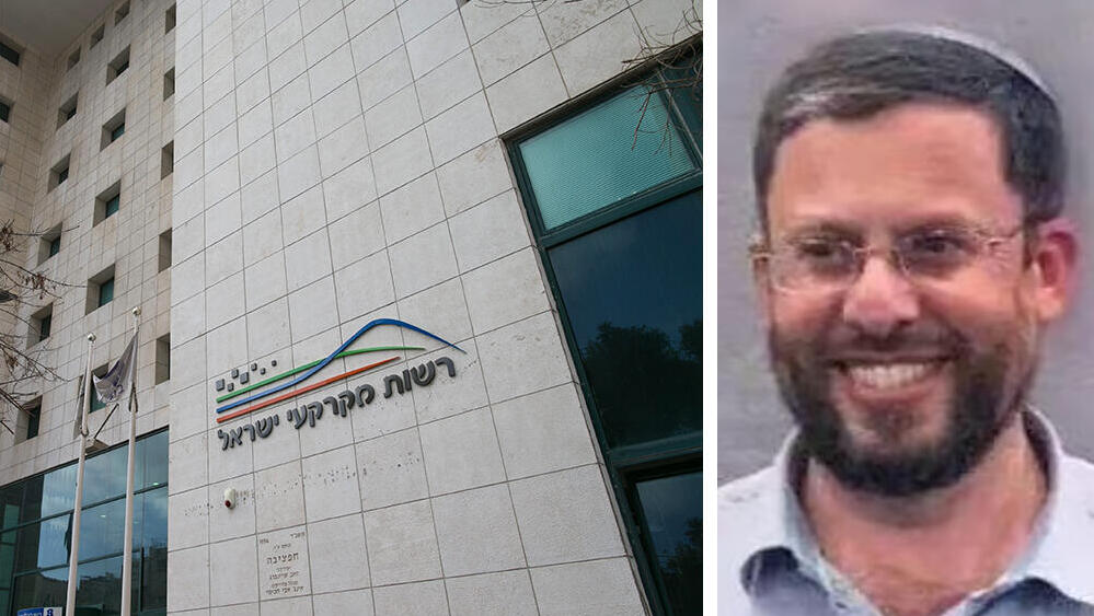 מנכ"ל מנהלת ההתיישבות יהודה אליהו לצד בניין רשות מקרקעי ישראל רמ"י
