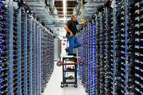 Data center. Relying on infrastructure overseas is problematicץ Data center. Relying on infrastructure overseas is problematicץ