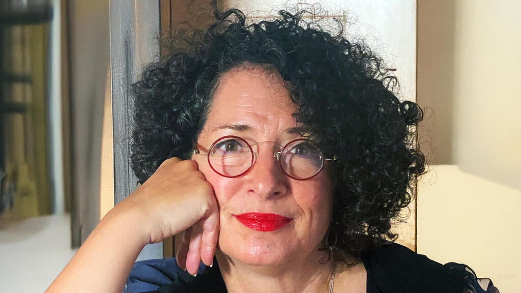 האמנית אנדי ארנוביץ פנאי