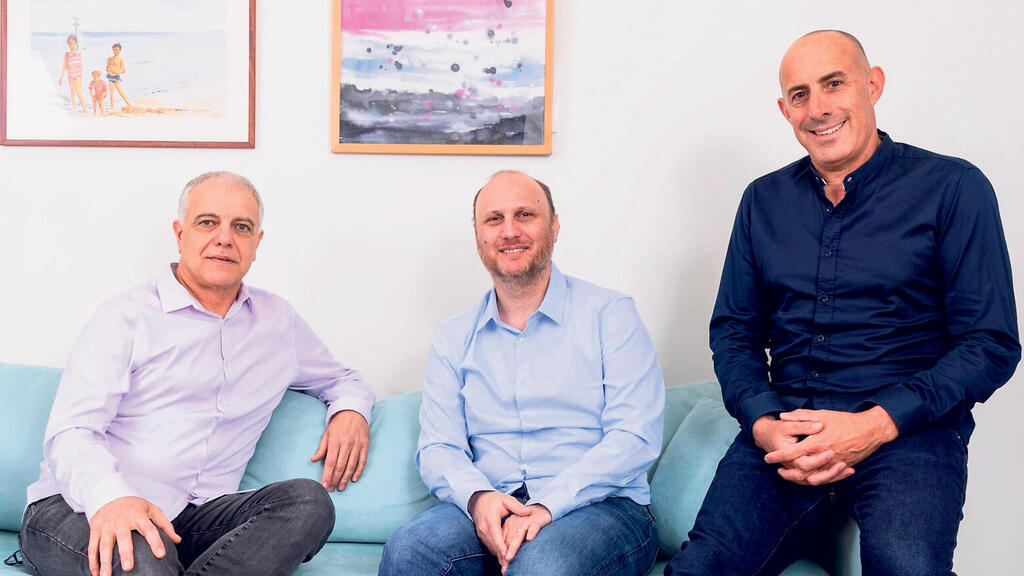 מוסף עצמאות מנהלים  מייסדי Quantum Art פרופ' רועי עוזרי , ד"ר טל דוד ו ד"ר עמית בן קיש