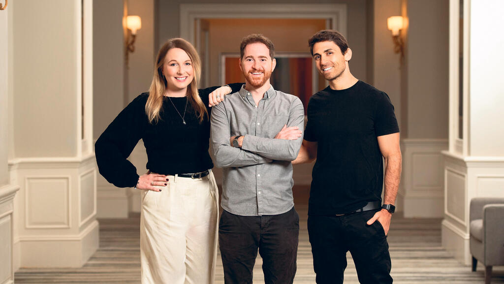 מוסף עצמאות מנהלים מייסדי Irregular מייסדי  Unframe מימין עדי עזריה , שי לוי לריסה שניידר  