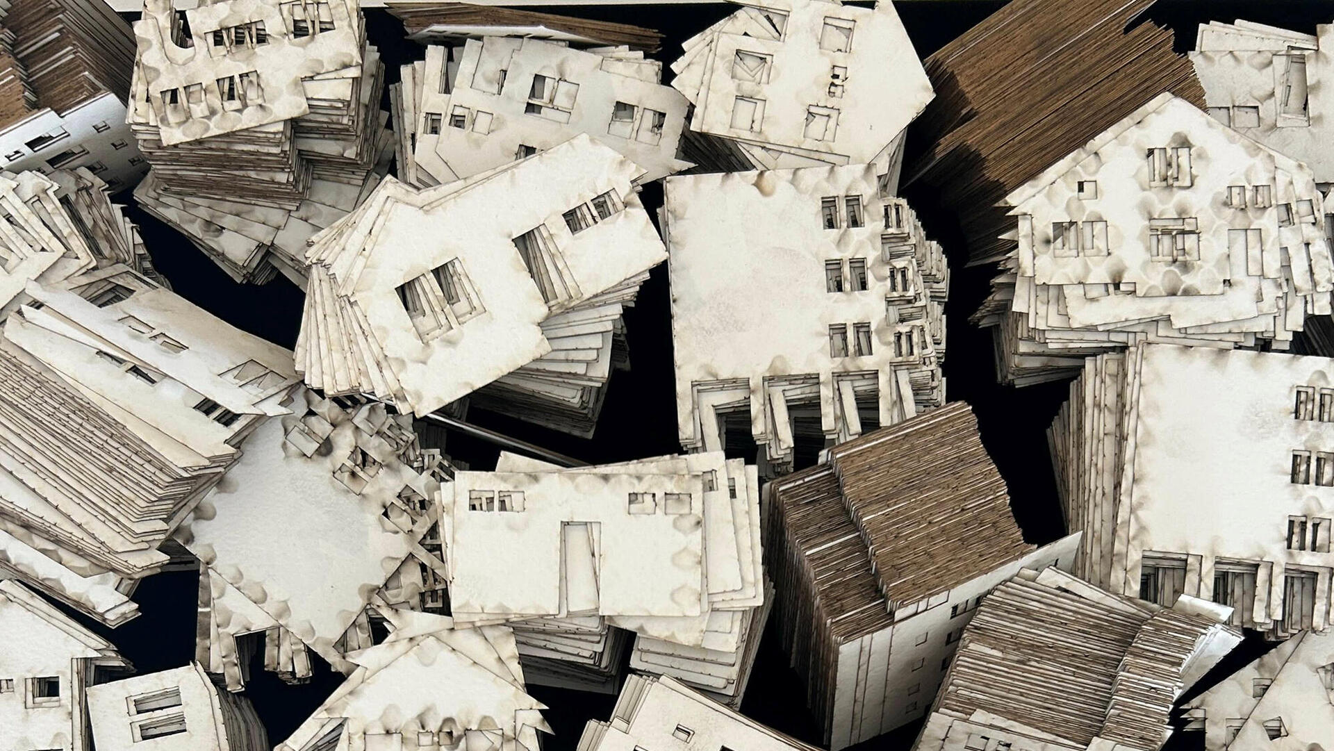 היצירה עקורים של האמנית אנדי ארנוביץ ב ביאנלה פנאי