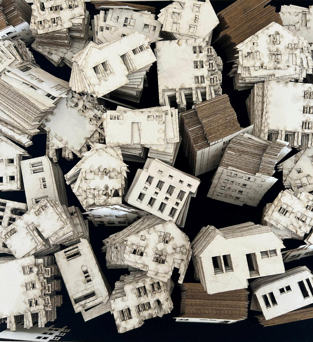 היצירה עקורים של האמנית אנדי ארנוביץ ב ביאנלה פנאי