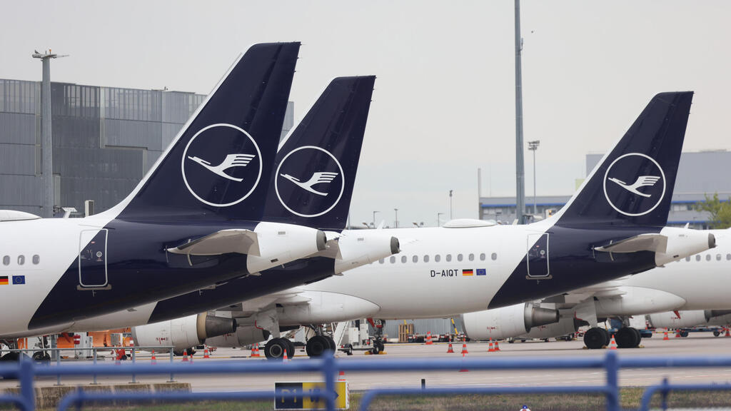 מטוסים מקורקעים של לופטהנזה ב שדה התעופה ב פרנקפורט גרמניה 10.4.26