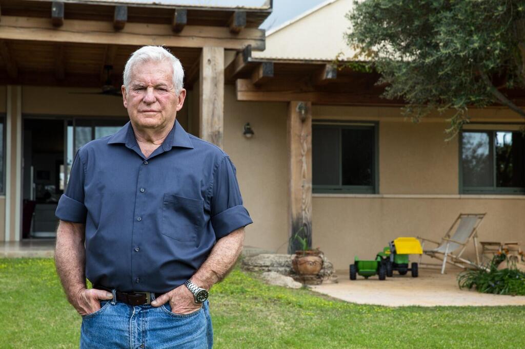 אלוף (במיל') עמירם לוין, ממשקיעי נקסטויז'ן