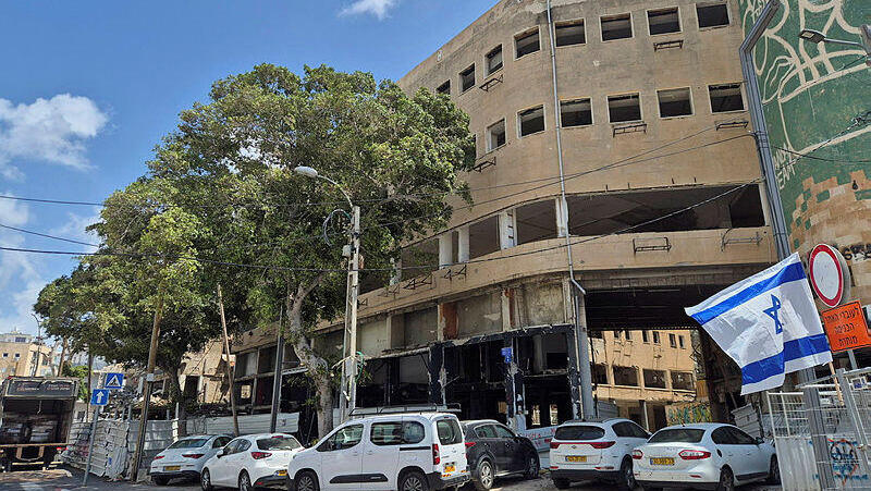 מלון בבנייה נפגע מ טיל מאיראן ברחוב פינסקר 2 בתל אביב