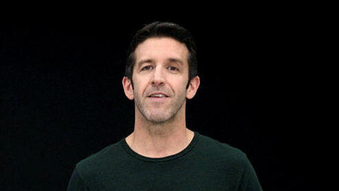 "להשקיע הכל – גם אם אף אחד לא יראה": מיהו ג'ון טרנוס, המנכ"ל החדש של אפל