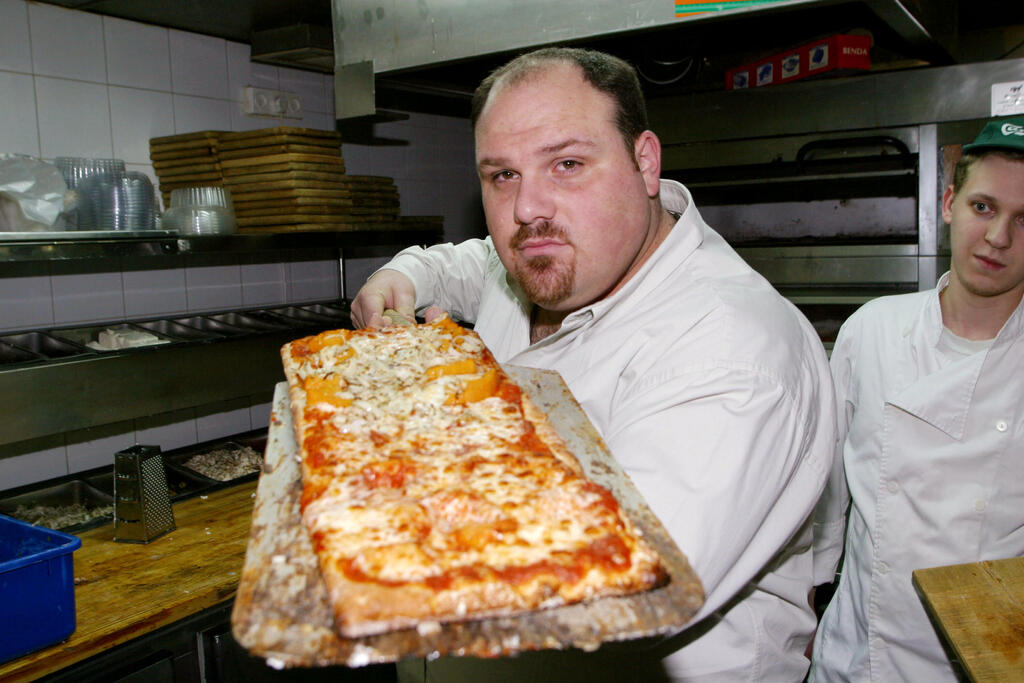 בלחוביץ' בסניף פיצה מטר בתל אביב, 2005 . "לקח לי 7 שנים לבנות מחדש את הביטחון אחרי הסגירה. לא הייתי בדיכאון קליני, אבל חייתי בלי תשוקה"