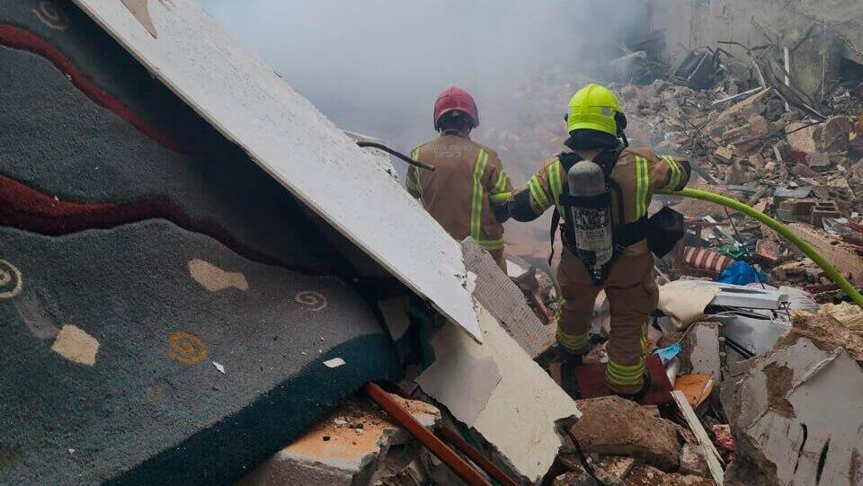 חיפה פגיעה ישירה מבנה בניין נפילה ירי שיגור איראן נזקים הריסות אש עשן