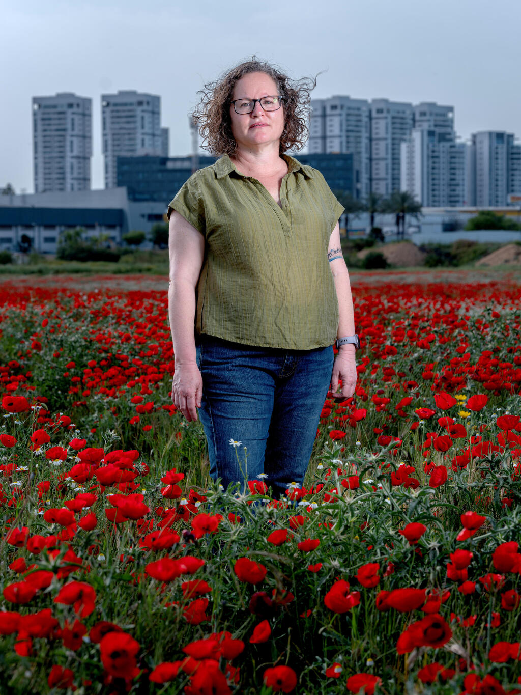 הלה לוינסון, בת 51 מרחובות, מעסה, נשואה + 2. היגרה השנה לפורטוגל