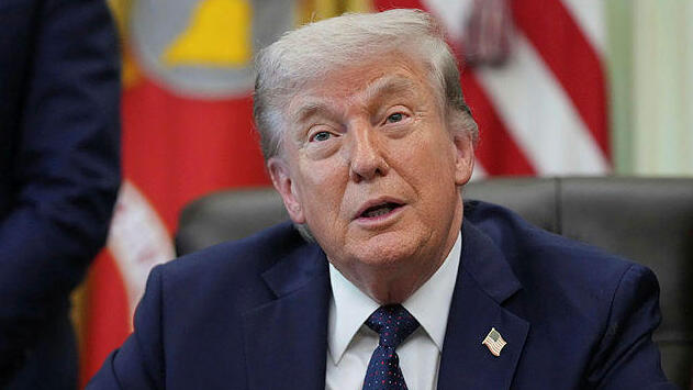 נשיא ארה"ב דונלד טראמפ נואם בבית הלבן במפגש עם שגרירי לבנון ו ישראל