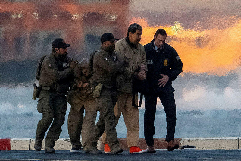 נשיא ונצואלה המודח ניקולס מדורו ואשתו סיליה מובלים לבית משפט במנהטן ינואר 2026