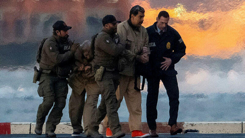 נשיא ונצואלה המודח ניקולס מדורו ואשתו סיליה מובלים לבית משפט במנהטן ינואר 2026