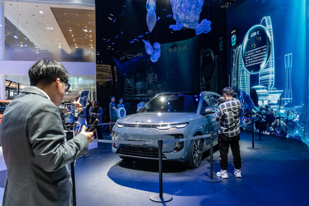 מכונית BYD Sealion 8 ב תערוכת הרכב בשנגחאי סין שנגחאי