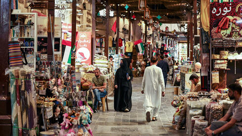 המלחמה חשפה את נקודת התורפה של האמירויות: מודל כלכלי שנשען על הדולר