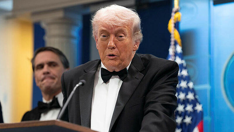 נשיא ארה"ב דונלד טראמפ מדבר בבית הלבן לאחר הפינוי של האירוע השנתי עם הכתבים בעקבות יריות