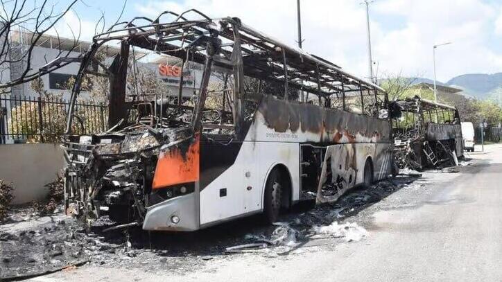 אוטובוס שרוף של חברת ההסעות סגל