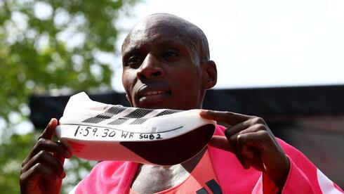 רצה קדימה: מניית אדידס מטפסת אחרי ההישגים במרתון