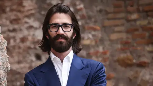 הסוף לסכסוך המשפחתי? זה האיש שצפוי לשלוט באימפריית ריי-באן