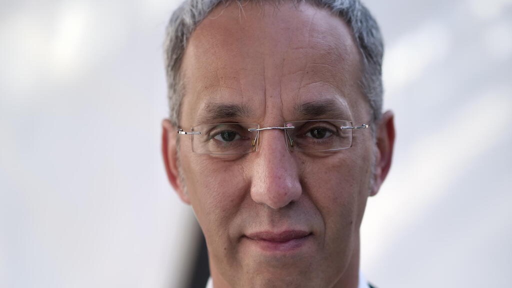 Aviram Givoni (Peter Sandbiller) Aviram Givoni