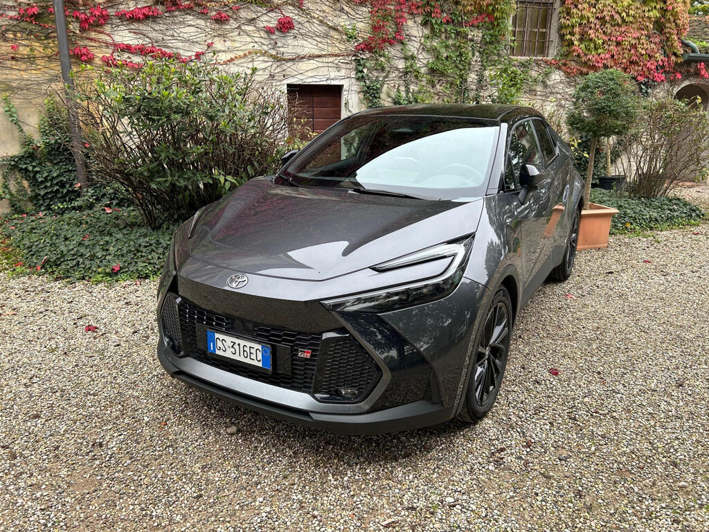 רכב טויוטה CHR חשמלית