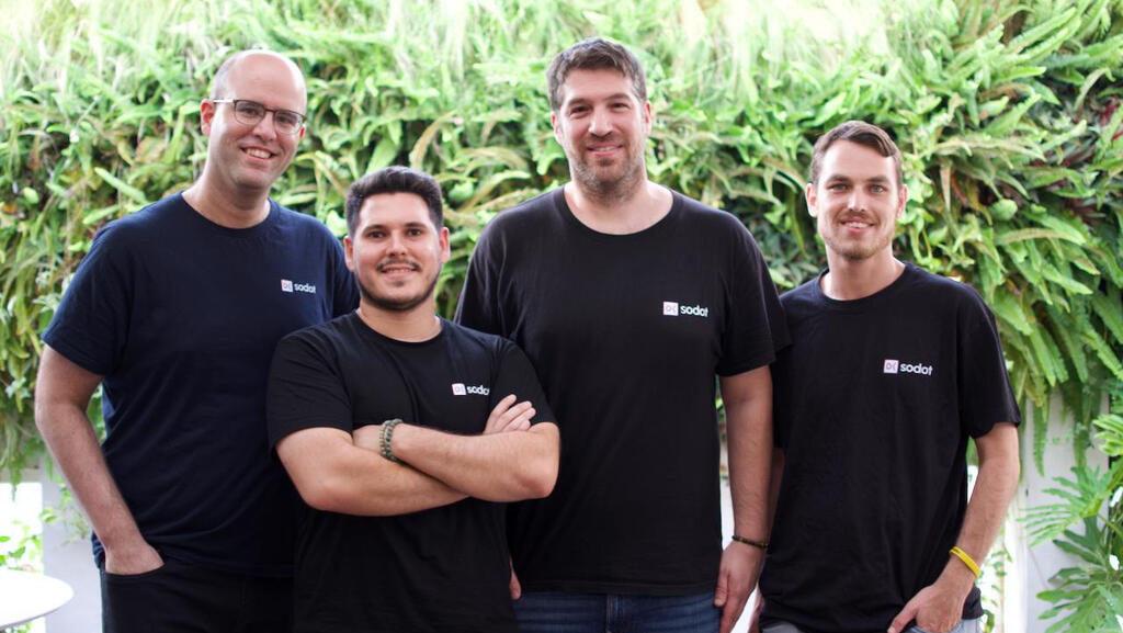 מייסדי חברת סודות מימין אליחי טורקל  , עידו סופר  , שלו קרן  ו מתן חמיליס