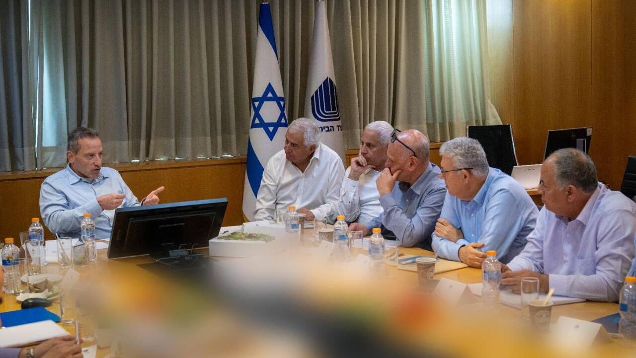 מנכ"ל משרד הביטחון אמיר ברעם ב דיון עם ראשי התעשיות הביטחוניות 29.4.26