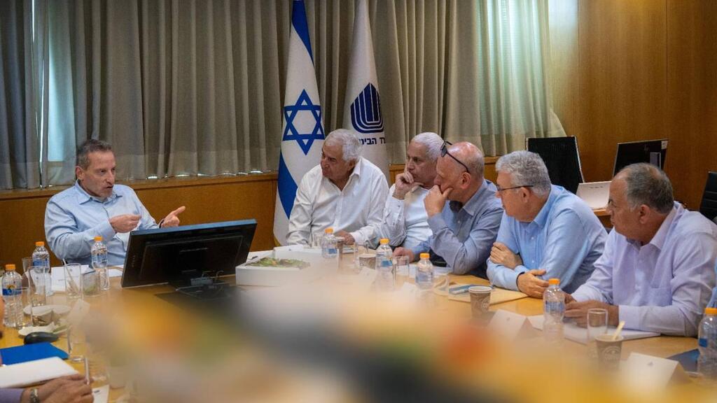 מנכ"ל משרד הביטחון אמיר ברעם ב דיון עם ראשי התעשיות הביטחוניות 29.4.26