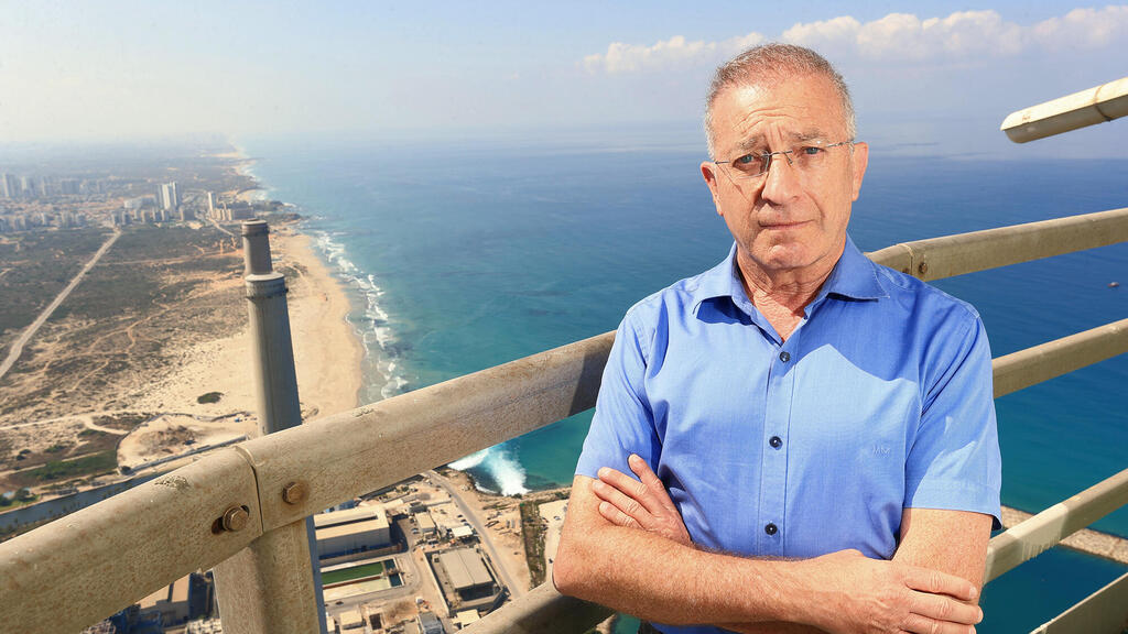 מאיר שפיגלר מנכ"ל חברת חשמל ב תחנת הכח אורות רבין חדרה