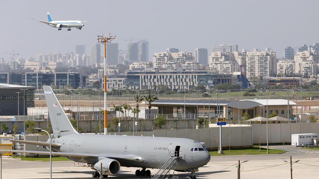 מתדלק אמריקאי בנתב"ג (צילום: Kobi Wolf/AP) מטוסי צבא ארה"ב KC-46 מטוס תדלוק אווירי של חברת בואינג חונים בנתב"ג