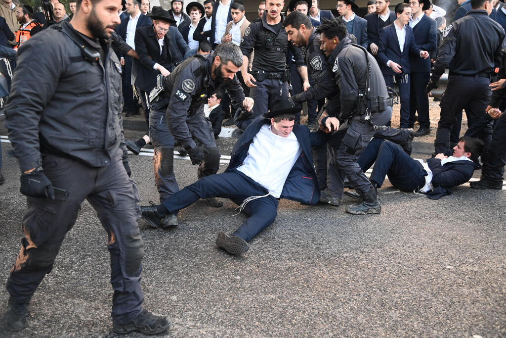 כביש 4 הפגנה נגד גיוס חרדים ל צה"ל