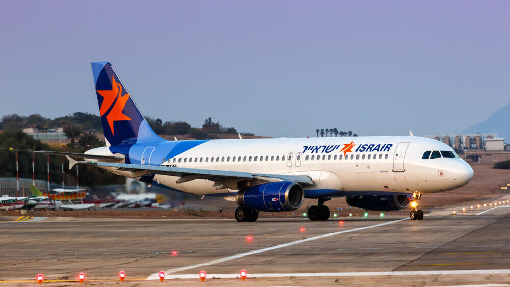 מטוס של ישראייר (צילום: Markus Mainka / Shutterstock) מטוס איירבוס A320 של ישראייר