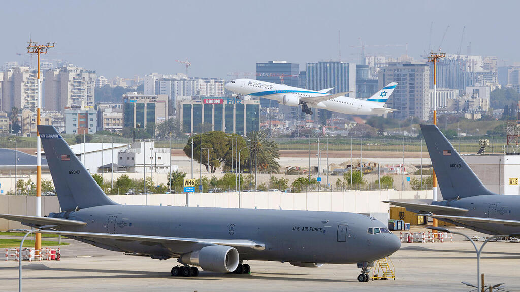 מטוסים אמריקאיים בנתב"ג (צילום: Ohad Zwigenberg/AP) מטוסים של צבא ארה"ב KC-46 מטוס תדלוק אווירי של חברת בואינג חונים בנתב"ג