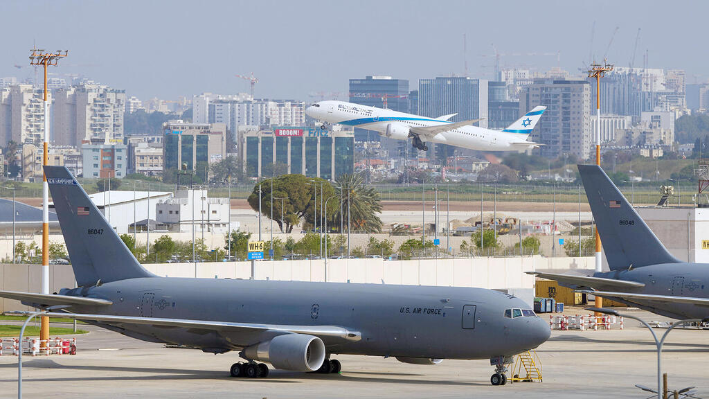 מתדלקים אמריקאיים בנתב"ג (צילום: Ohad Zwigenberg/AP) מטוסים של צבא ארה"ב KC-46 מטוס תדלוק אווירי של חברת בואינג חונים בנתב"ג