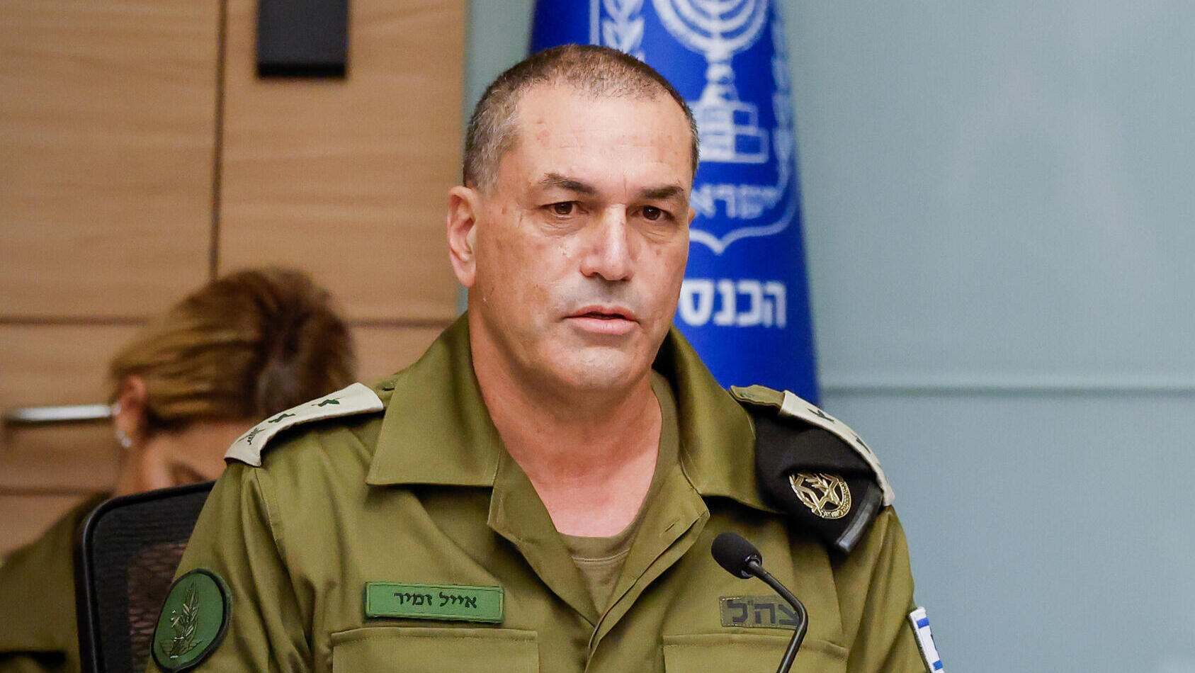 יו"ר ועדת חוץ וביטחון ח"כ בועז ביסמוט והרמטכ"ל אייל זמיר בדיון בוועדה