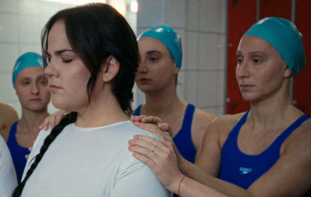ברזילי בקליפ של "אוקסיטוצין". מעיזה לשיר על כך שהזוגיות עם הלום קרב מאלצת אותה לוותר על עצמה