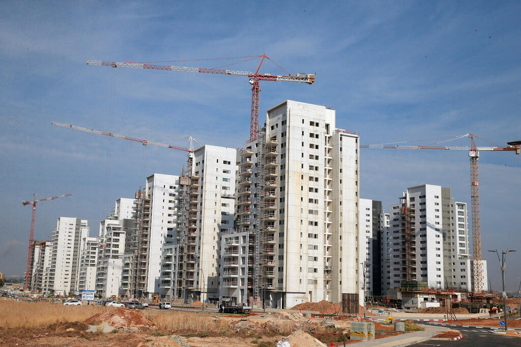 פרויקט בנייה (ארכיון). זינוק במכירת דירות חדשות (צילום: אוראל כהן) פרויקט הקמת שכונת מגורים ב ראש העין בנייה חדשה