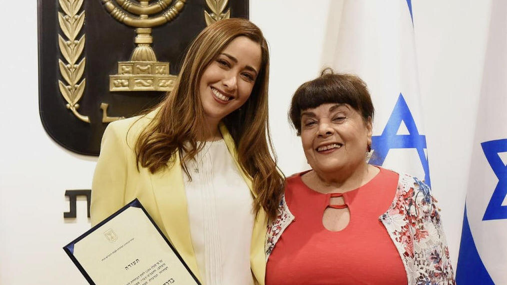 מימין רימונה גולן אמא של מאי גולן מאי גולן ה שרה ל שיוויון חברתי ו קידום מעמד ה אישה
