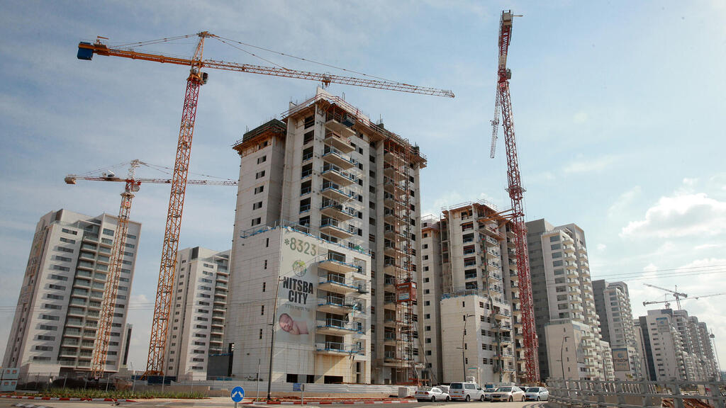 בנייה חדשה. ההתחדשות העירונית תפסה מקום חשוב בהיקף התחלות הבנייה (צילום: אוראל כהן) פרויקט הקמת שכונת מגורים ב ראש העין בנייה חדשה