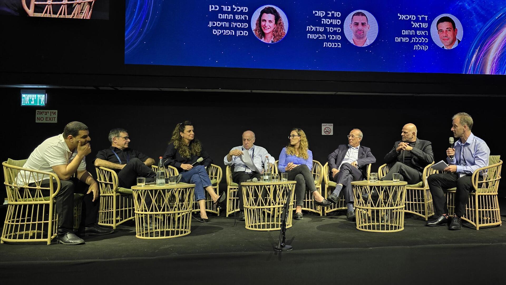 משתתפי הפאנל