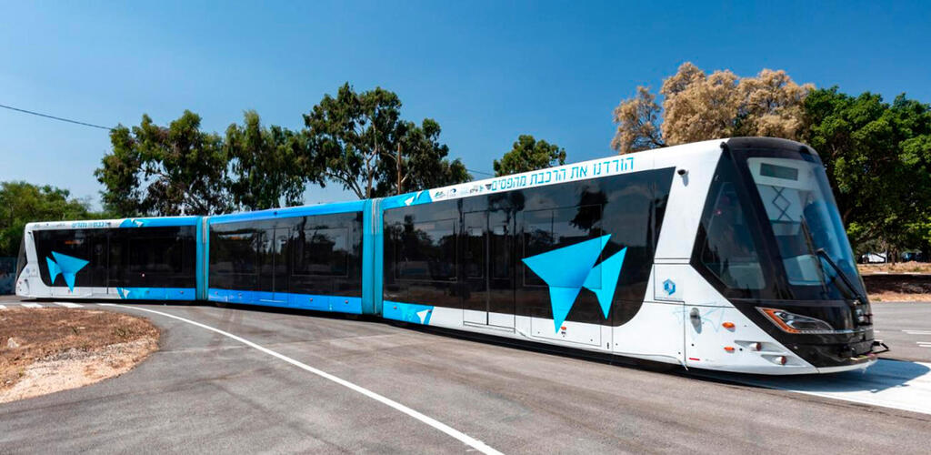  הדמיה של Bus Rapid Transit  פלייר תמונה של כלי הרכב המקורי
